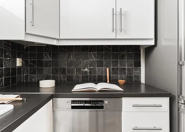 Bright And Cozy 2-bedroom *